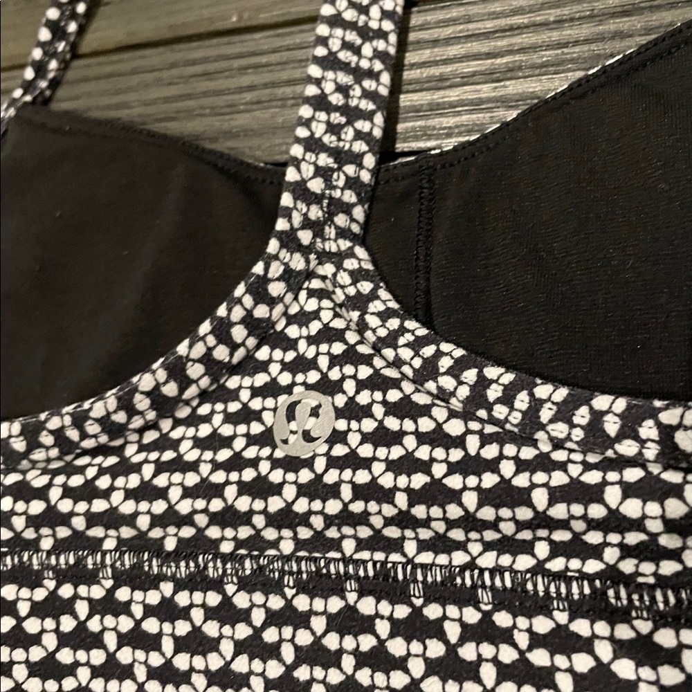 lululemon flow Y sports bra size 2 - Picture 3 of 3